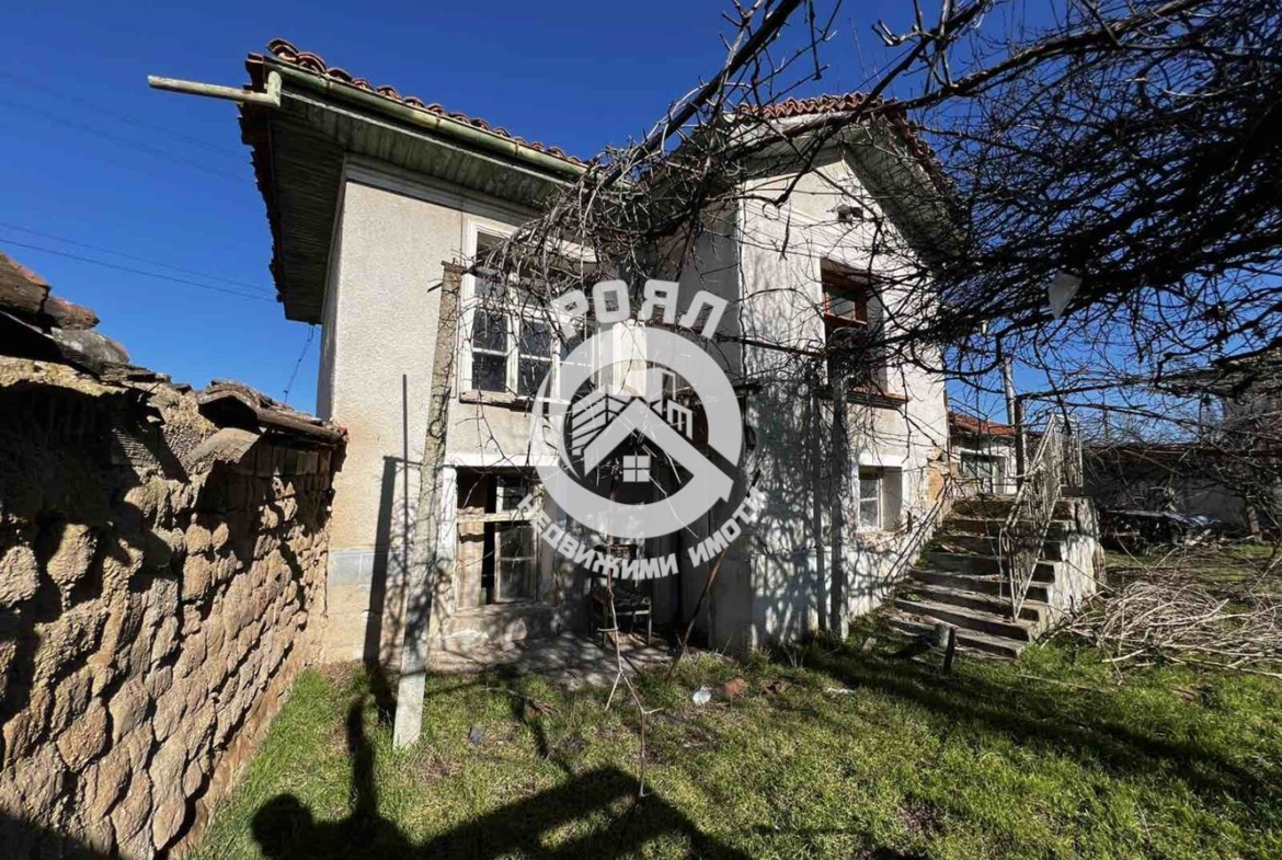 Роял имоти продава къща с дворно място в с. Паничери, община Хисаря - 0