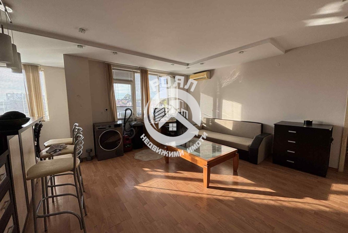 Роял Имота предлага ЕКСКЛУЗИВНО за продажба просторен двустаен апартамент в Кючук Париж, Пловдив - 0