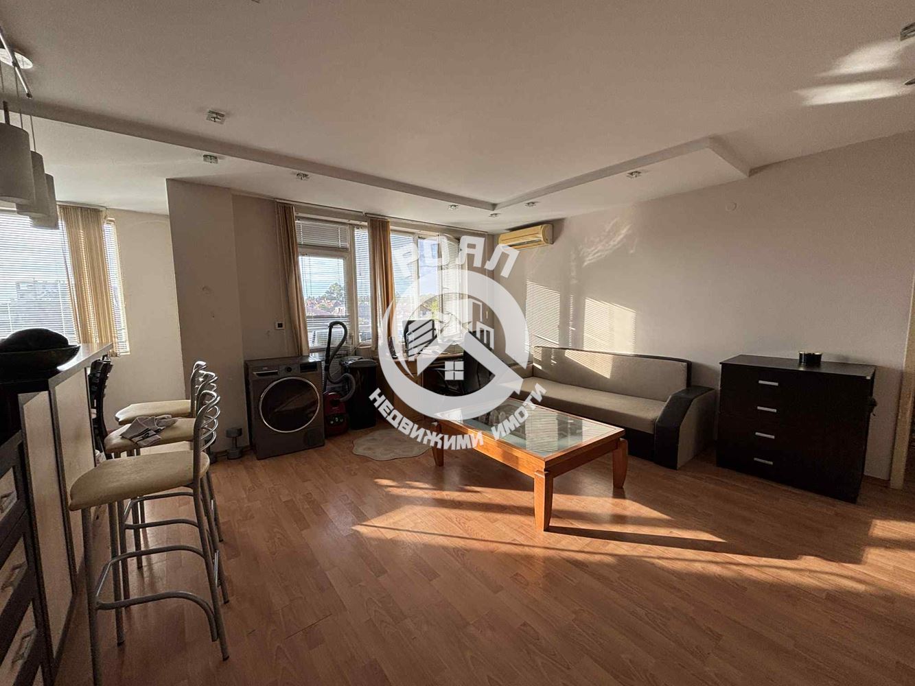 Роял Имота предлага ЕКСКЛУЗИВНО за продажба просторен двустаен апартамент в Кючук Париж, Пловдив - 0