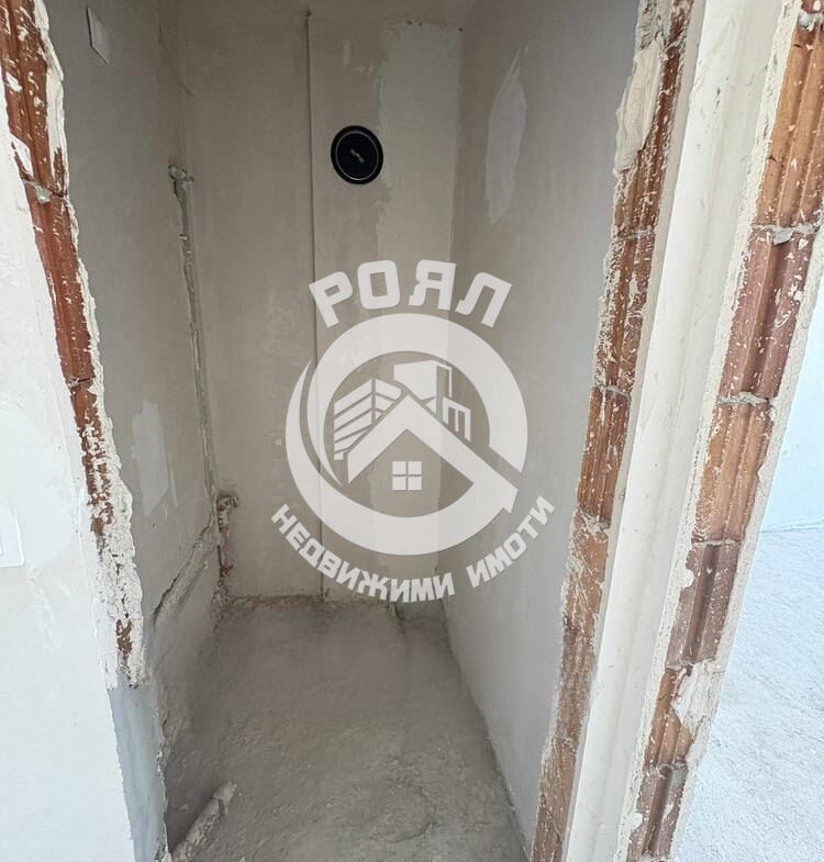 Роял имоти продава тристаен апартамент, Тракия, Пловдив - 0