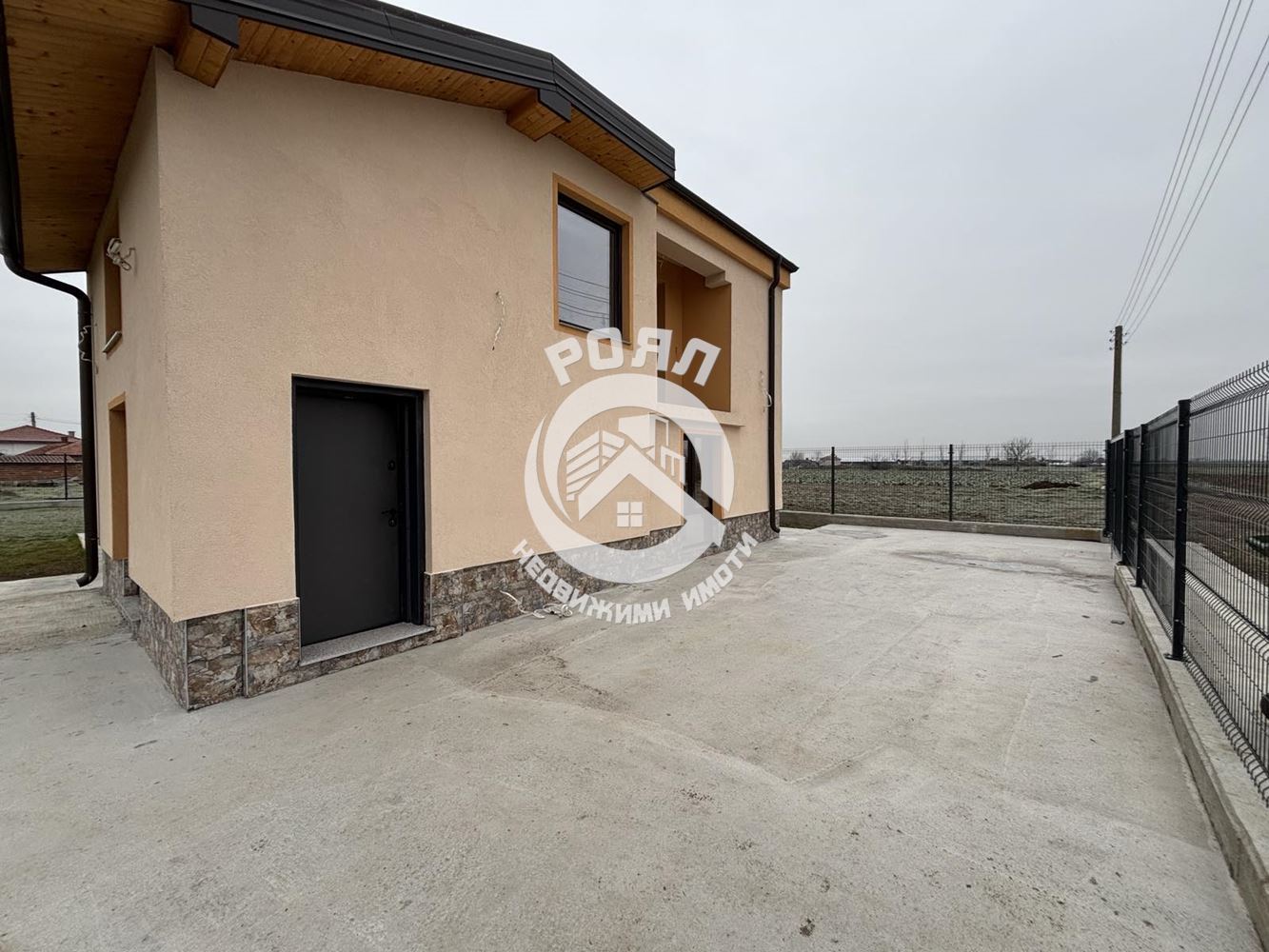 Роял Имоти продава къща в с.Манолско Конаре - 0