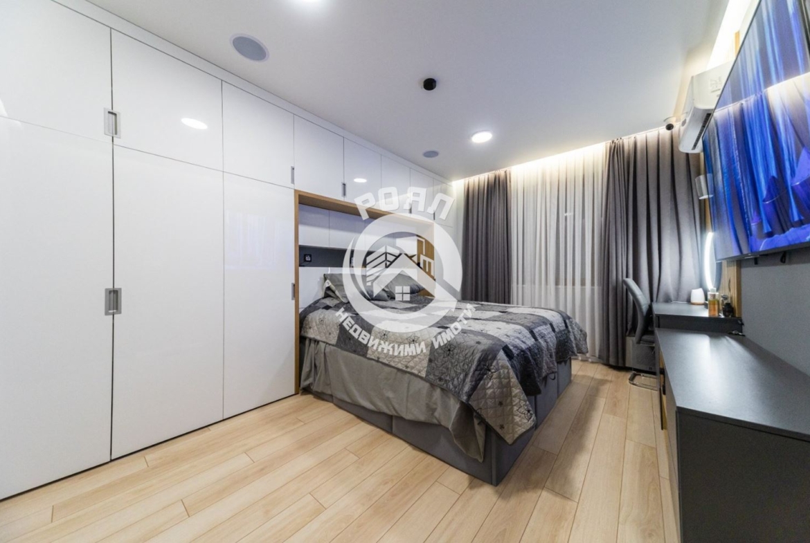 Роял имоти продава тристаен апартамент в центъра на гр. Първомай - 0