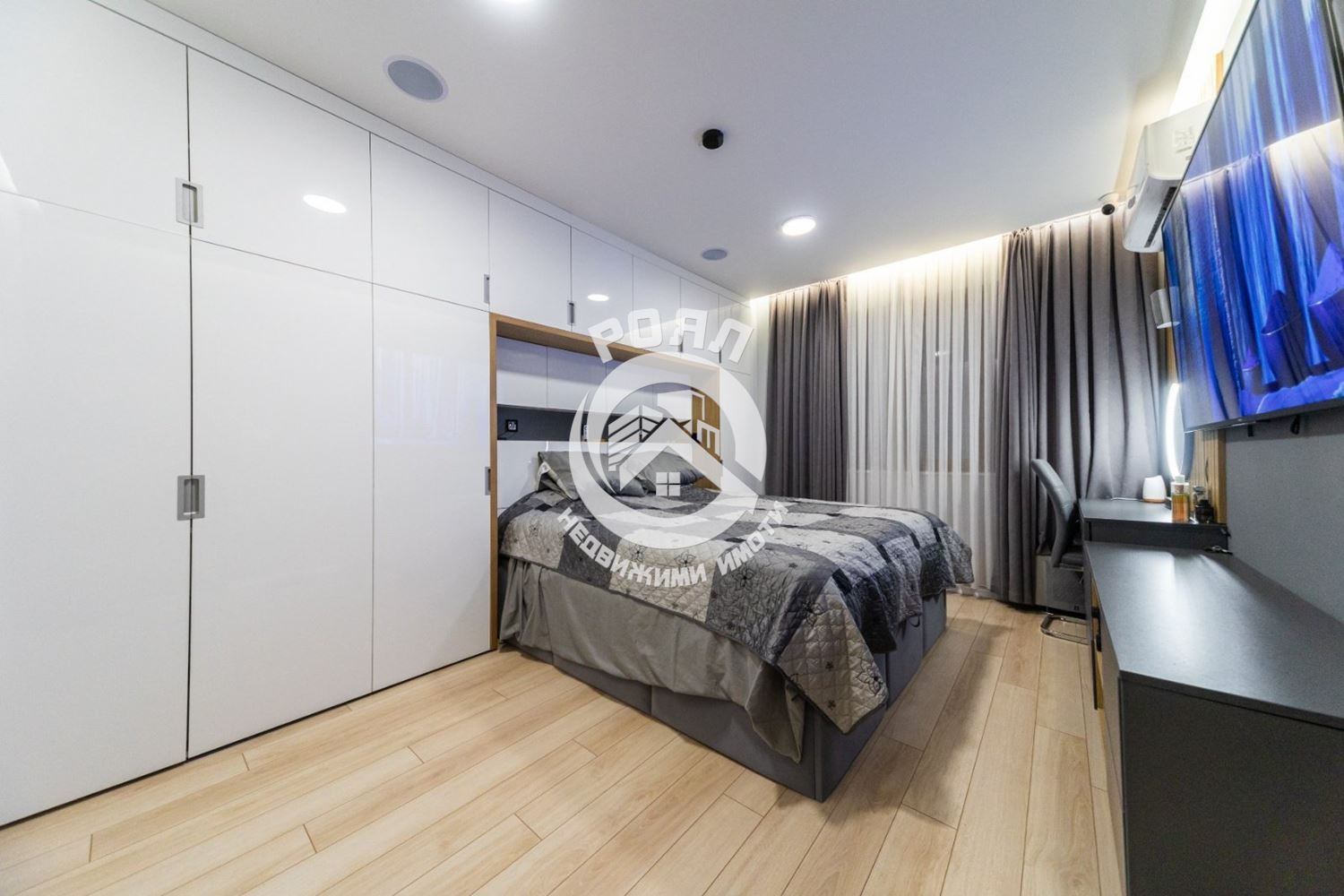 Роял имоти продава тристаен апартамент в центъра на гр. Първомай - 0