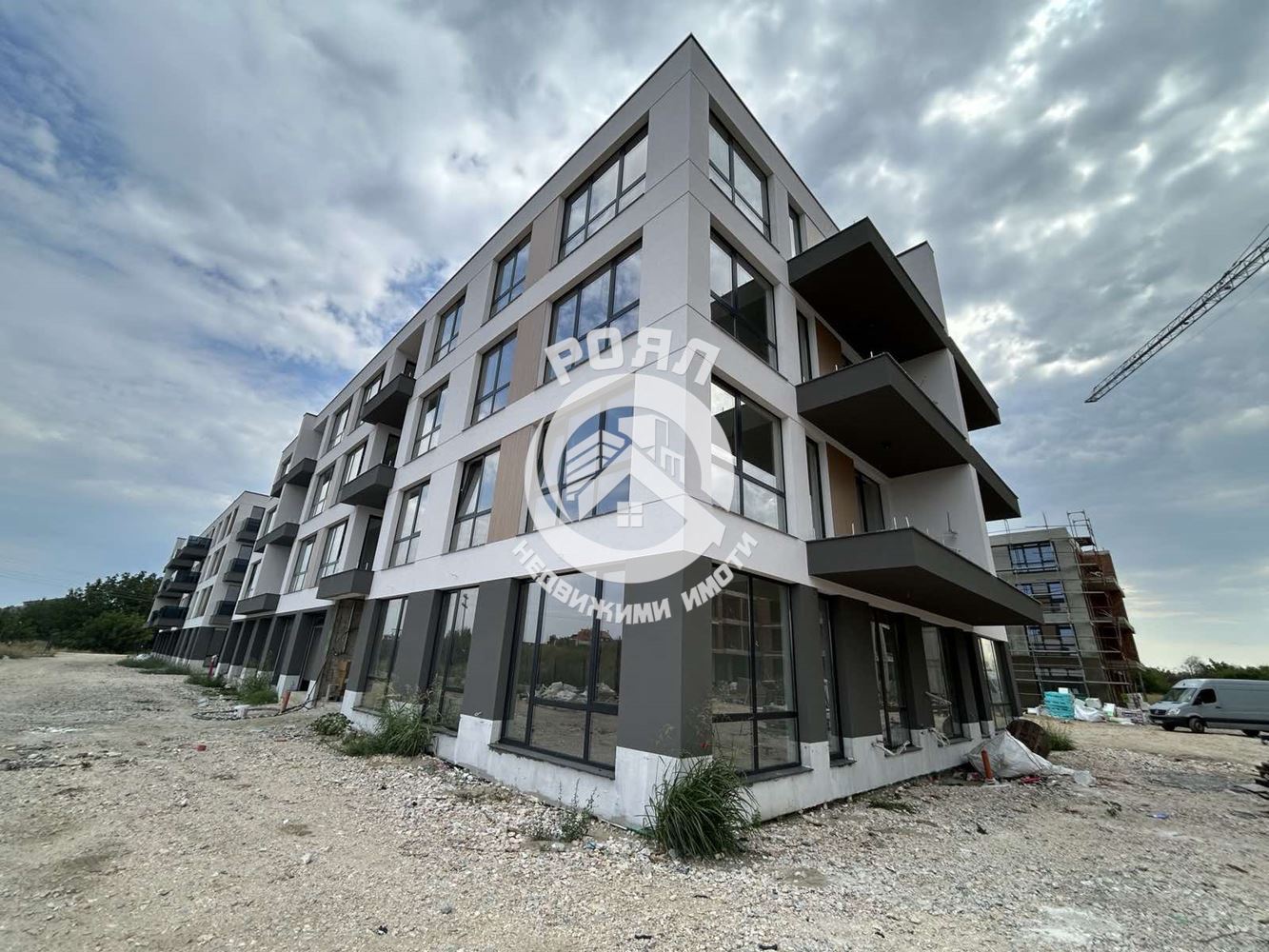 Роял Имоти продава тристаен апартамент в гр.Пловдив,кв.Остромила - 0