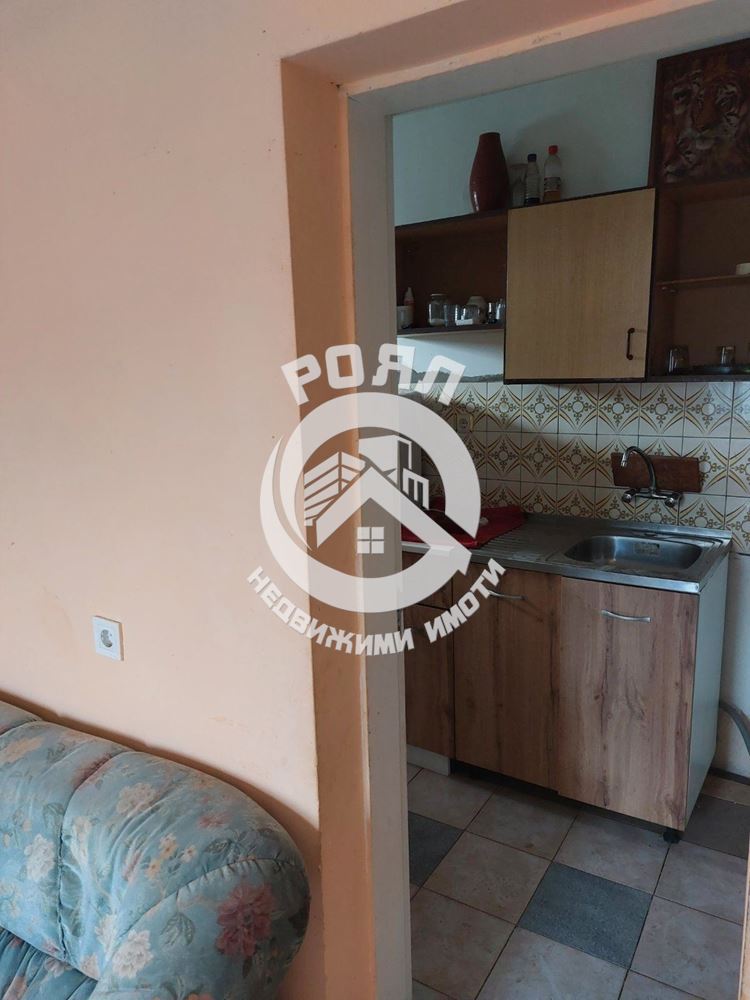 Роял Имоти продава едноетажна къща в с.Труд, обл. Пловдив - 0