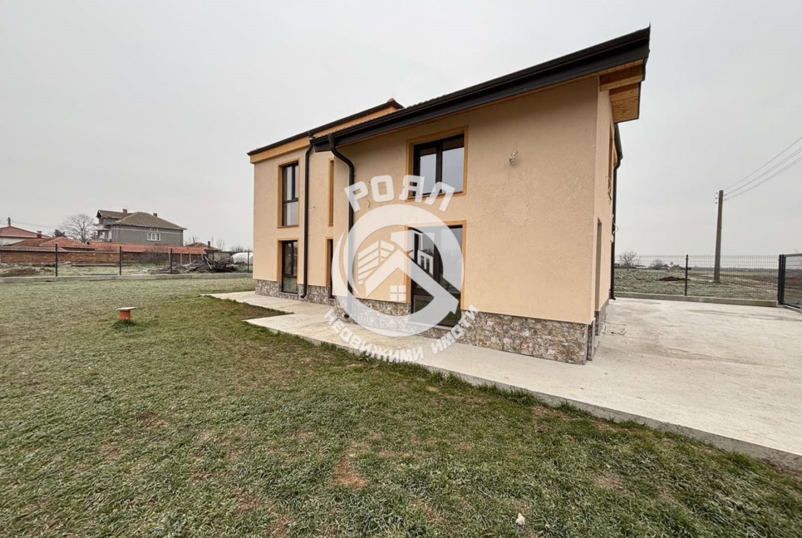 Роял Имоти продава къща в с.Манолско Конаре, област Пловдив - 0