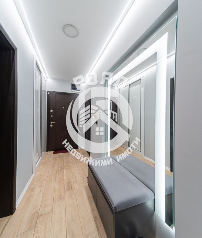 Роял имоти продава тристаен апартамент в центъра на гр. Първомай - 0