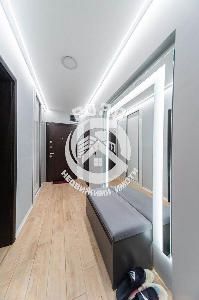 Роял имоти продава тристаен апартамент в центъра на гр. Първомай - 0