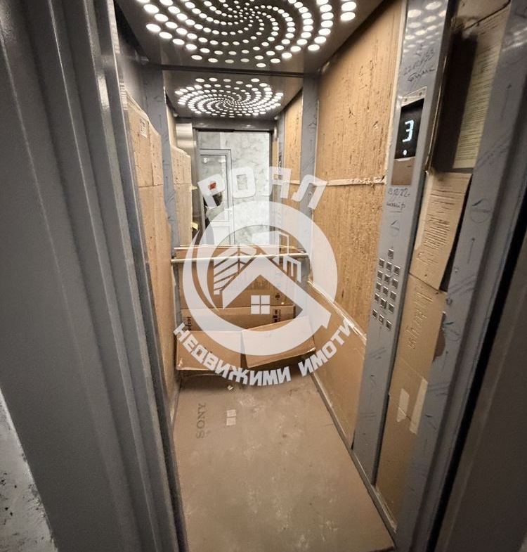 Роял имоти продава Ексклузивно тристаен апартамент, с акт 16, кв.Гагарин, Пловдив - 0