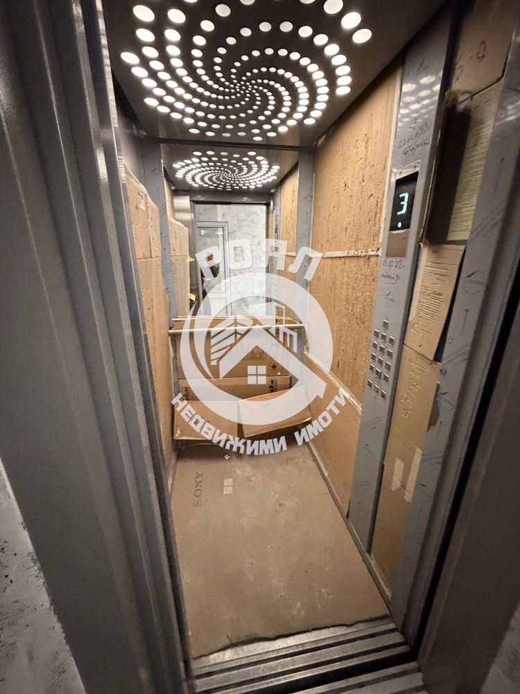 Роял имоти продава Ексклузивно тристаен апартамент, с акт 16, кв.Гагарин, Пловдив - 0