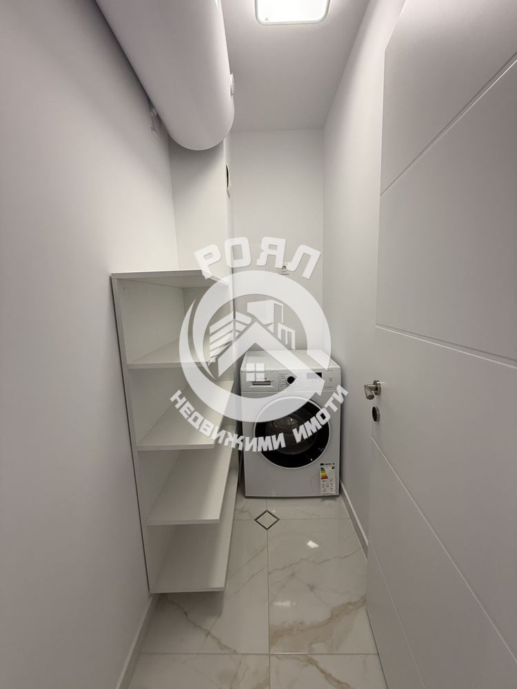 Роял Имоти продава стилен и напълно обзаведен тристаен апартамент в кв. Остромила, Пловдив - 0