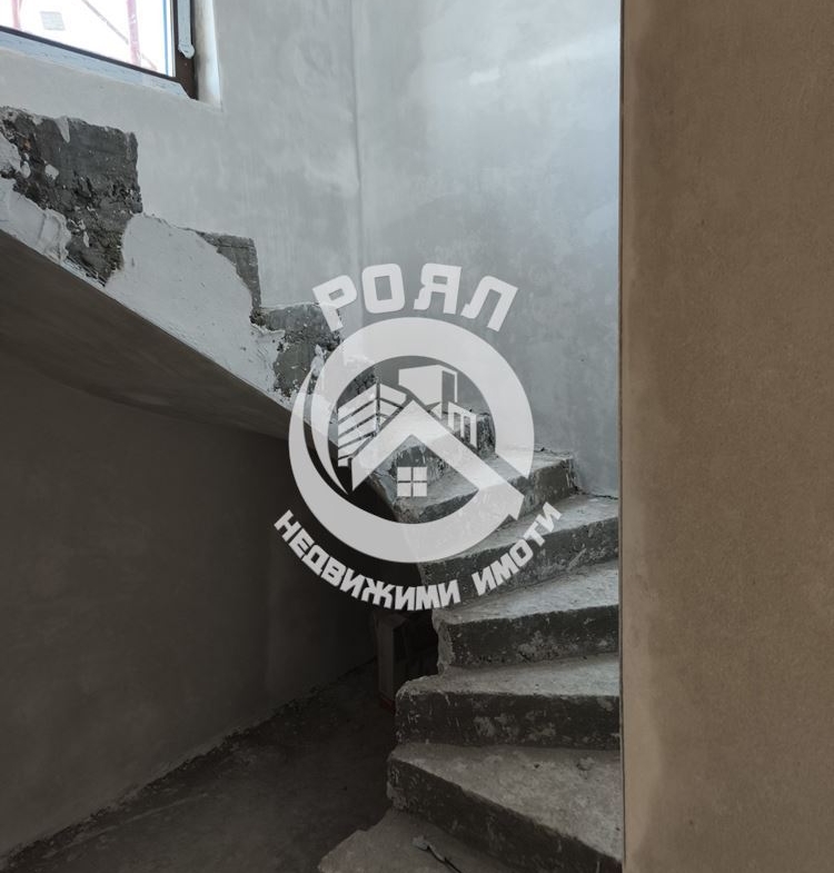 Роял Имоти продава къща в с.Строево, обл. Пловдив - 0