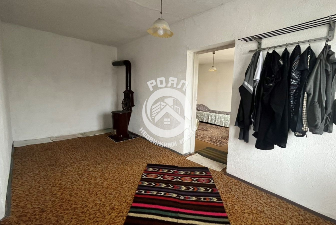 Роял Имоти продава къща в с.Голям чардак. - 0