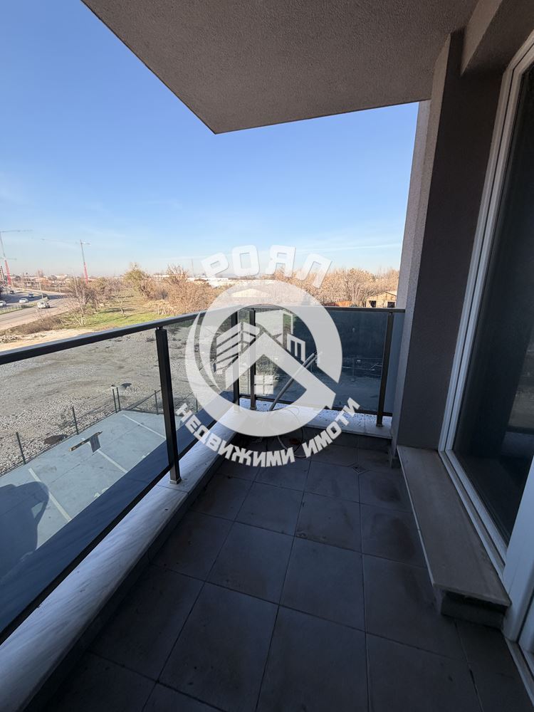 Роял имоти продава Ексклузивно тристаен апартамент, с акт 16, кв.Гагарин, Пловдив - 0