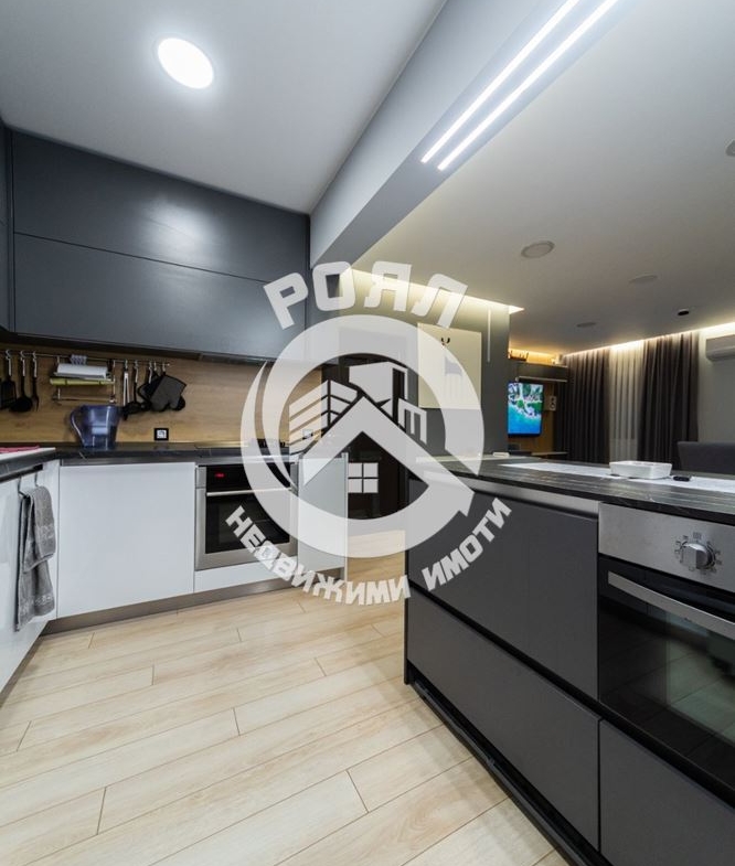 Роял имоти продава тристаен апартамент в центъра на гр. Първомай - 0