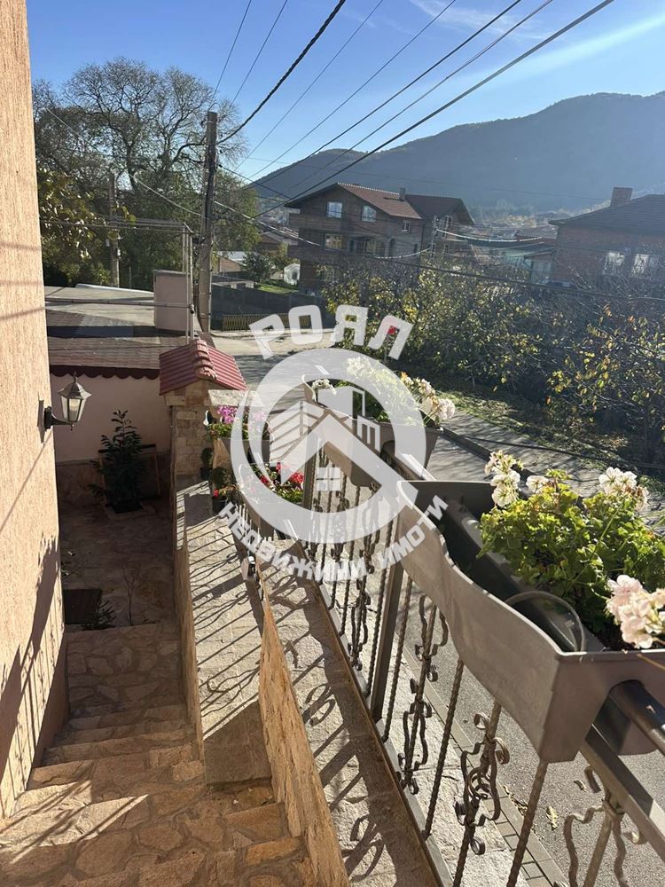 Роял имоти продава триетажна къща , гр.Куклен, обл.Пловдив - 0