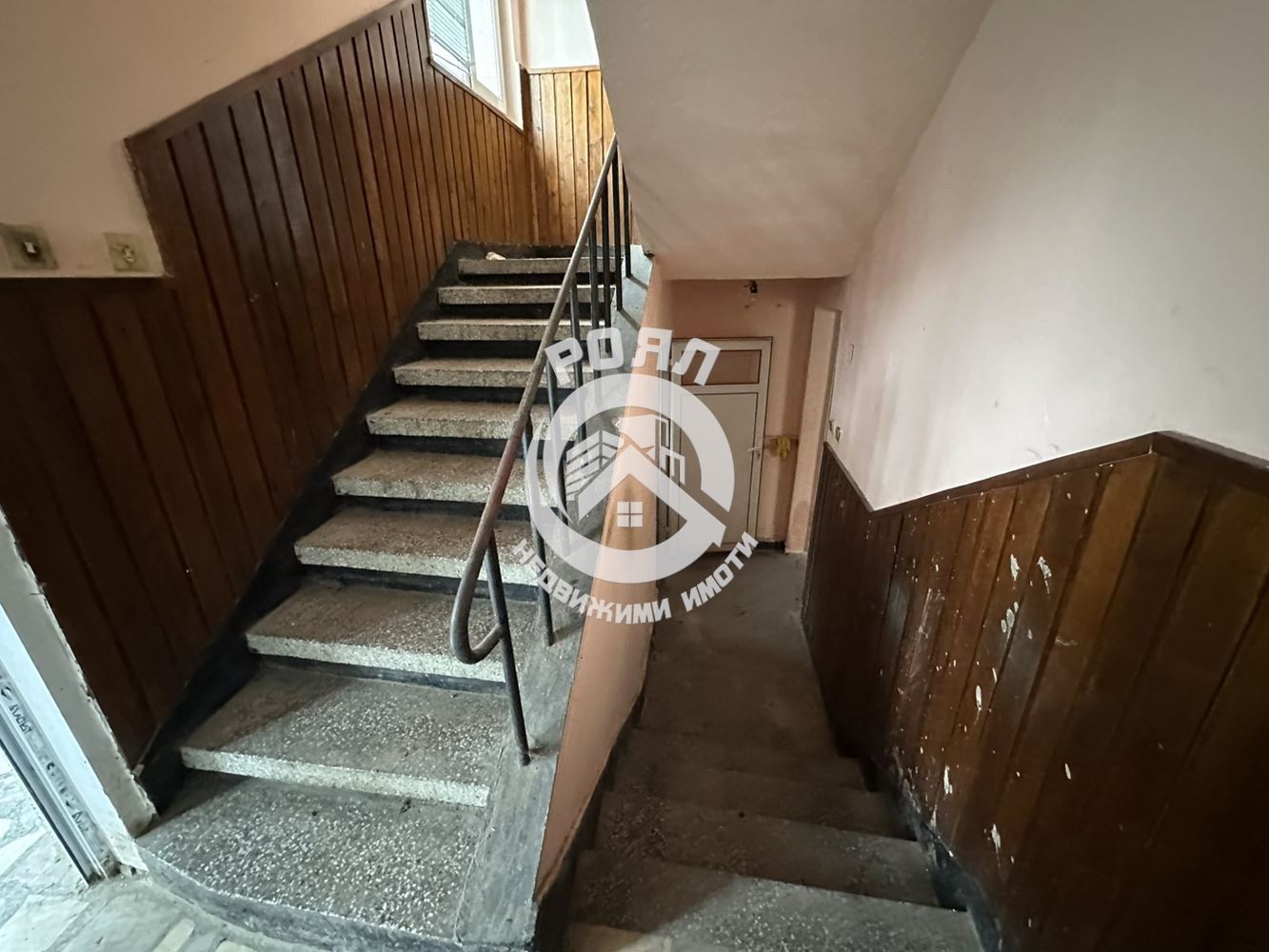 Роял Имоти продава двуетажна къща с двор в гр.Перущица - 0