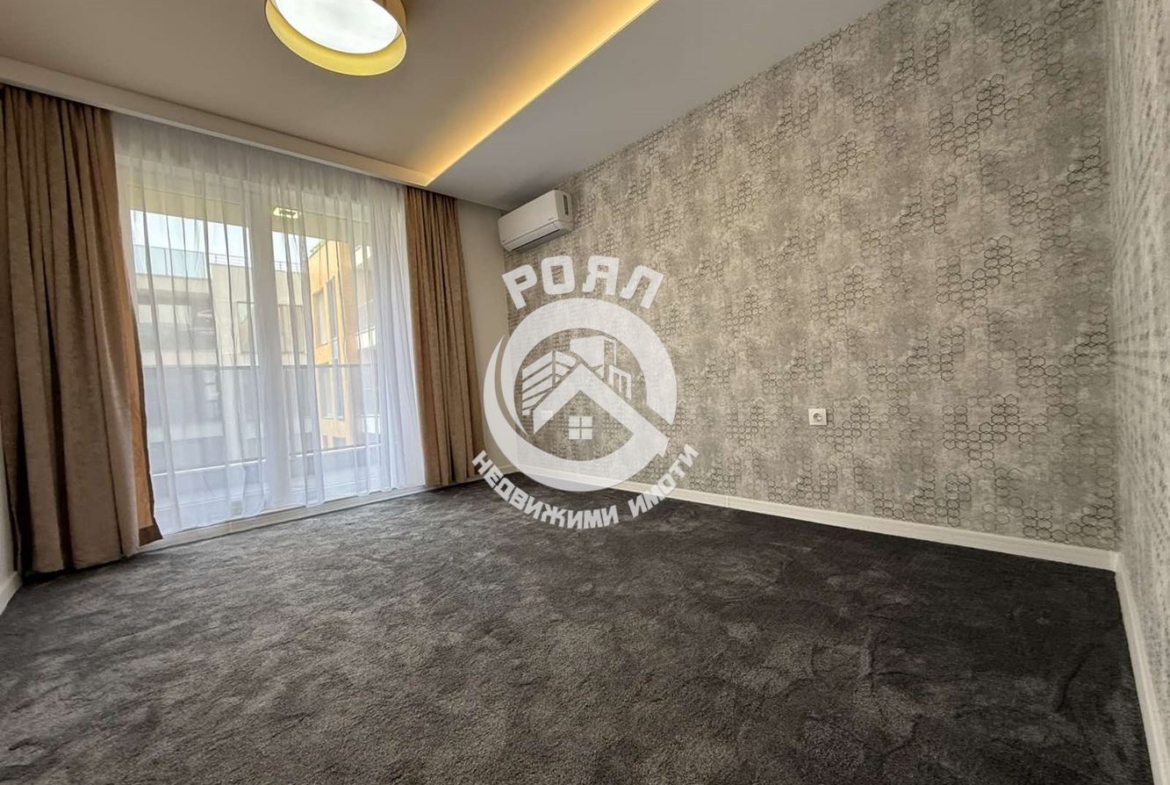 Роял Имоти продава стилен и напълно обзаведен тристаен апартамент в кв. Остромила, Пловдив - 0