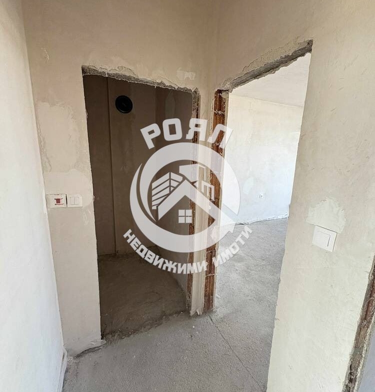 Роял имоти продава тристаен апартамент, Тракия, Пловдив - 0