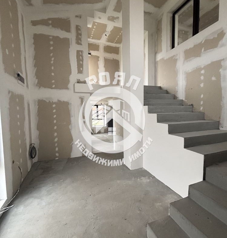 Роял Имоти продава къща в с.Манолско Конаре - 0