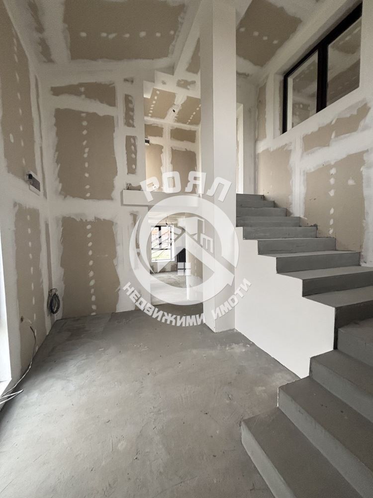 Роял Имоти продава къща в с.Манолско Конаре - 0