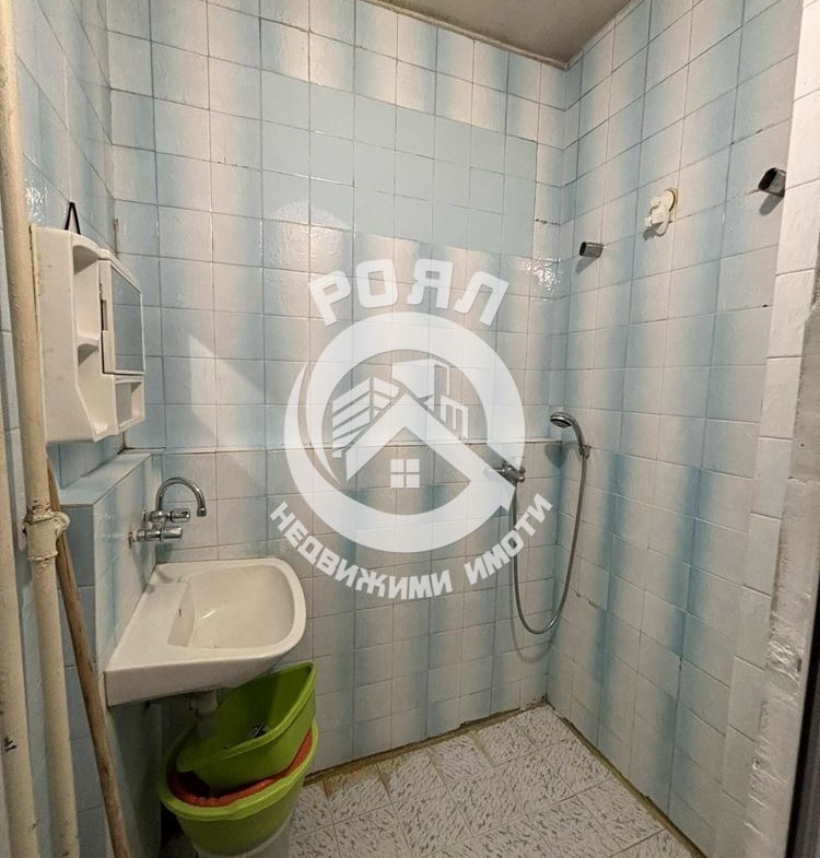 Роял Имоти отдава под наем апартамент с три отделни стаи в кв. Гагарин, Пловдив - 0