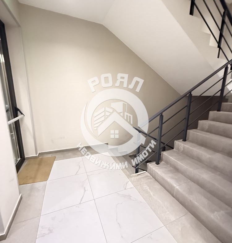 Роял имоти продава обзаведен двустаен апартамент Център, Пловдив - 0