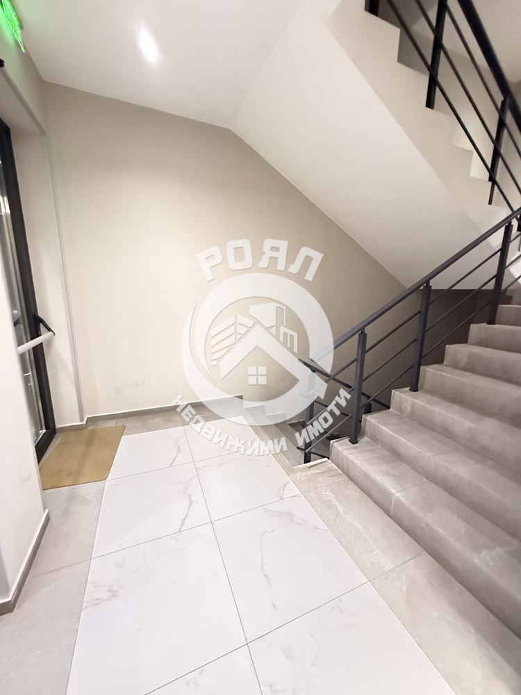 Роял имоти продава обзаведен двустаен апартамент Център, Пловдив - 0