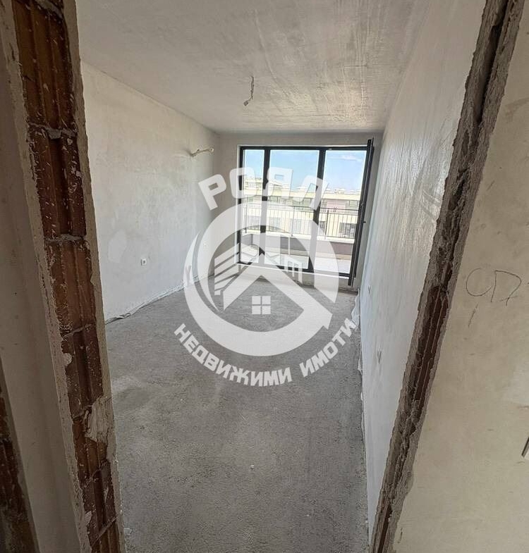 Роял имоти продава тристаен апартамент, Тракия, Пловдив - 0