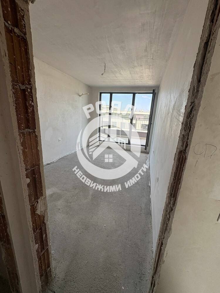 Роял имоти продава тристаен апартамент, Тракия, Пловдив - 0