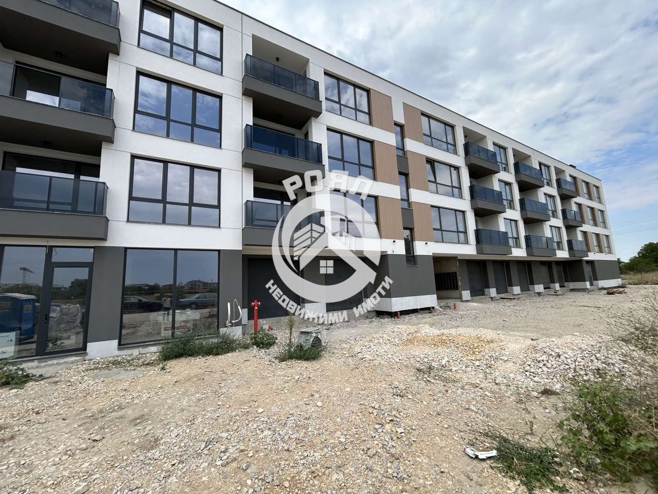 Роял Имоти продава двустаен апартамент в гр.Пловдив,кв.Остромила - 0