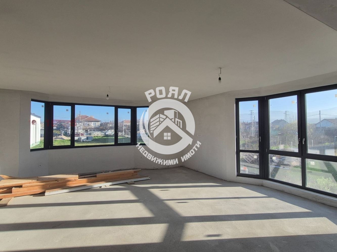 Роял Имоти предлага за продажба двуетажна къща в с.Златитрап - 0