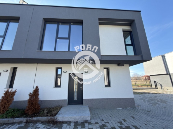 Роял Имоти продава двуетажна къща пред Акт 16 в с. Първенец - 0