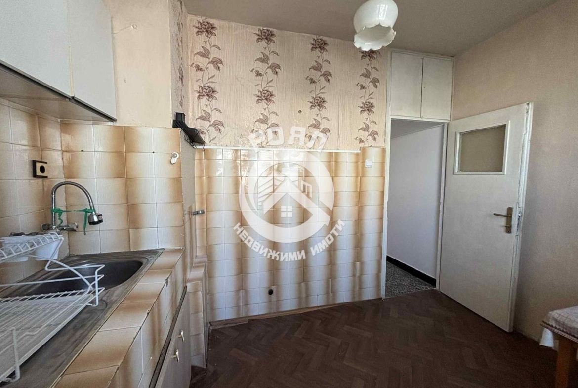 Роял Имоти отдава под наем апартамент с три отделни стаи в кв. Гагарин, Пловдив - 0