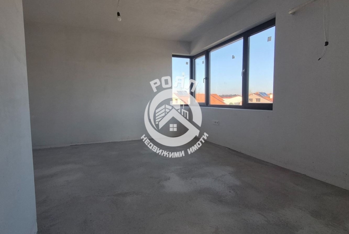 Роял Имоти предлага за продажба двуетажна къща в с.Златитрап - 0