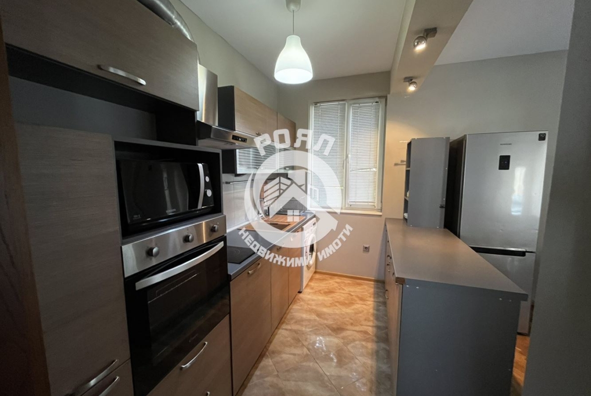 Роял имоти отдава под наем тристаен апартамент, Център, Пловдив - 0