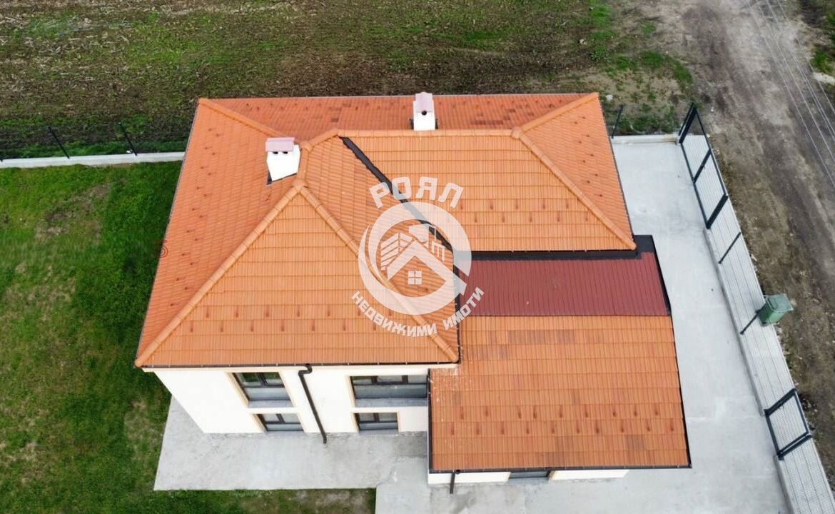 Роял Имоти продава къща в с.Манолско Конаре - 0