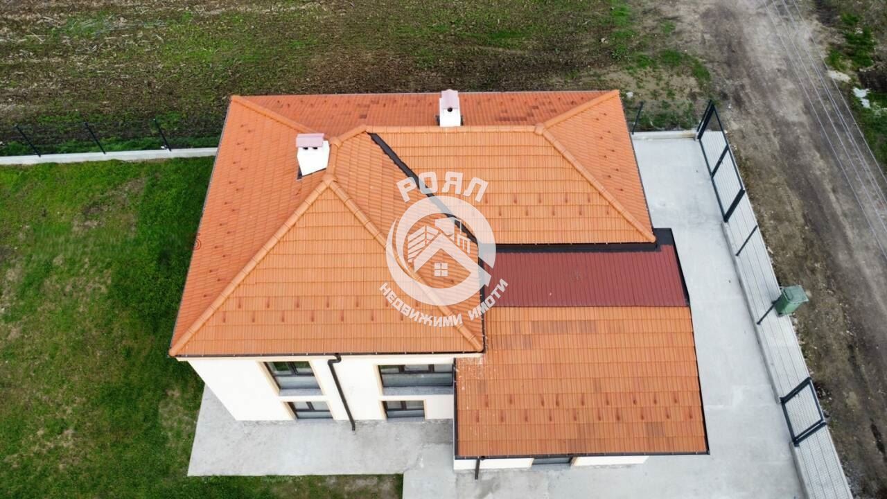 Роял Имоти продава къща в с.Манолско Конаре - 0