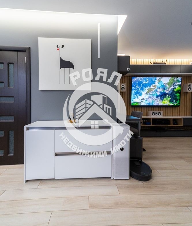 Роял имоти продава тристаен апартамент в центъра на гр. Първомай - 0