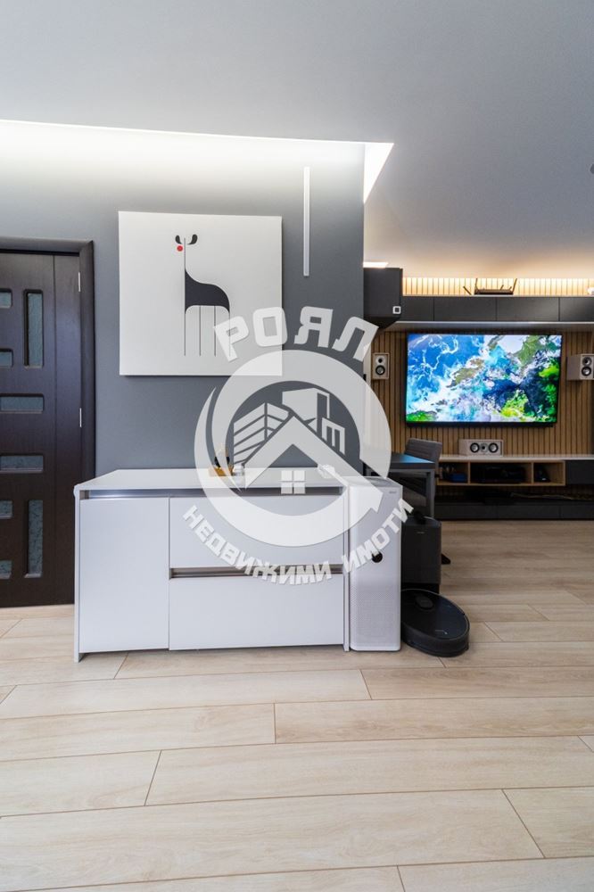 Роял имоти продава тристаен апартамент в центъра на гр. Първомай - 0