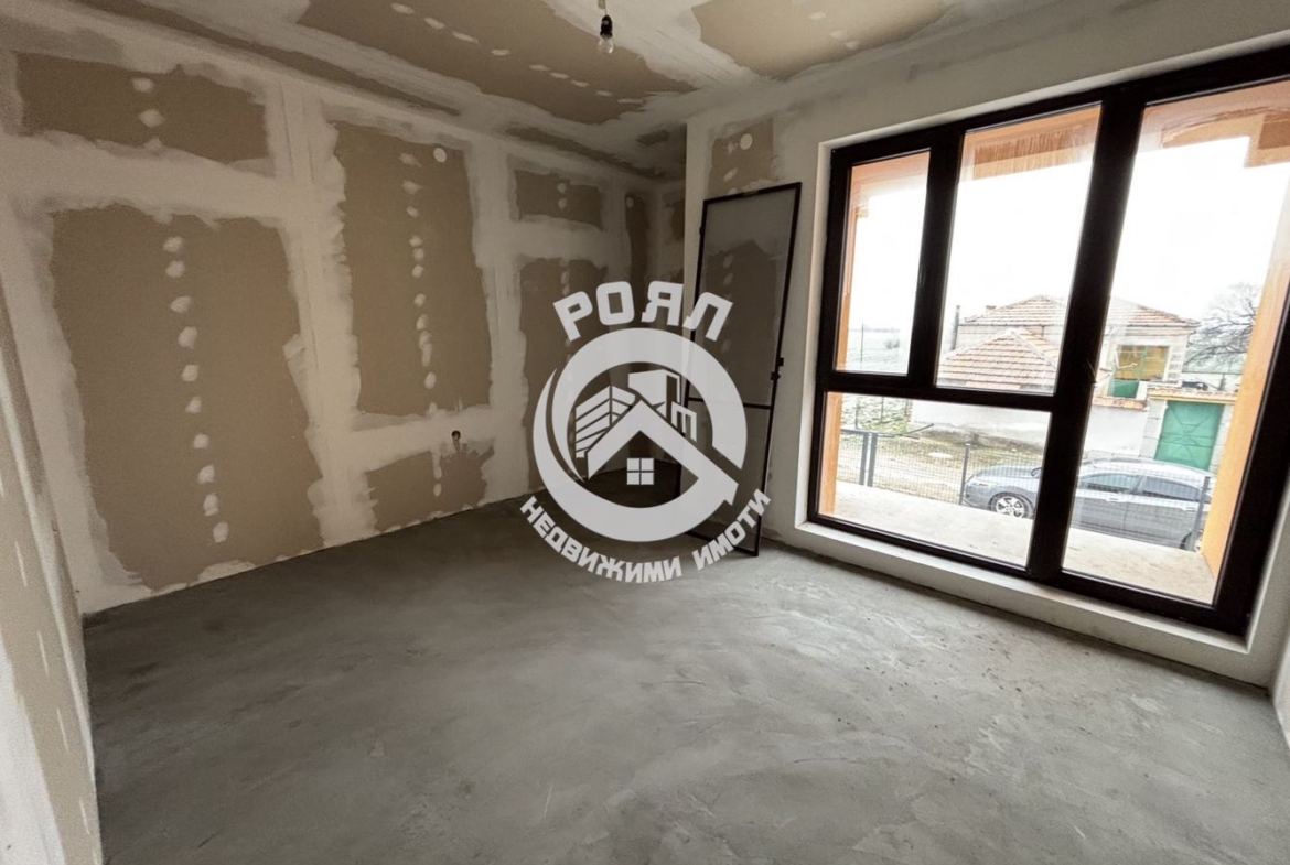 Роял Имоти продава къща в с.Манолско Конаре - 0