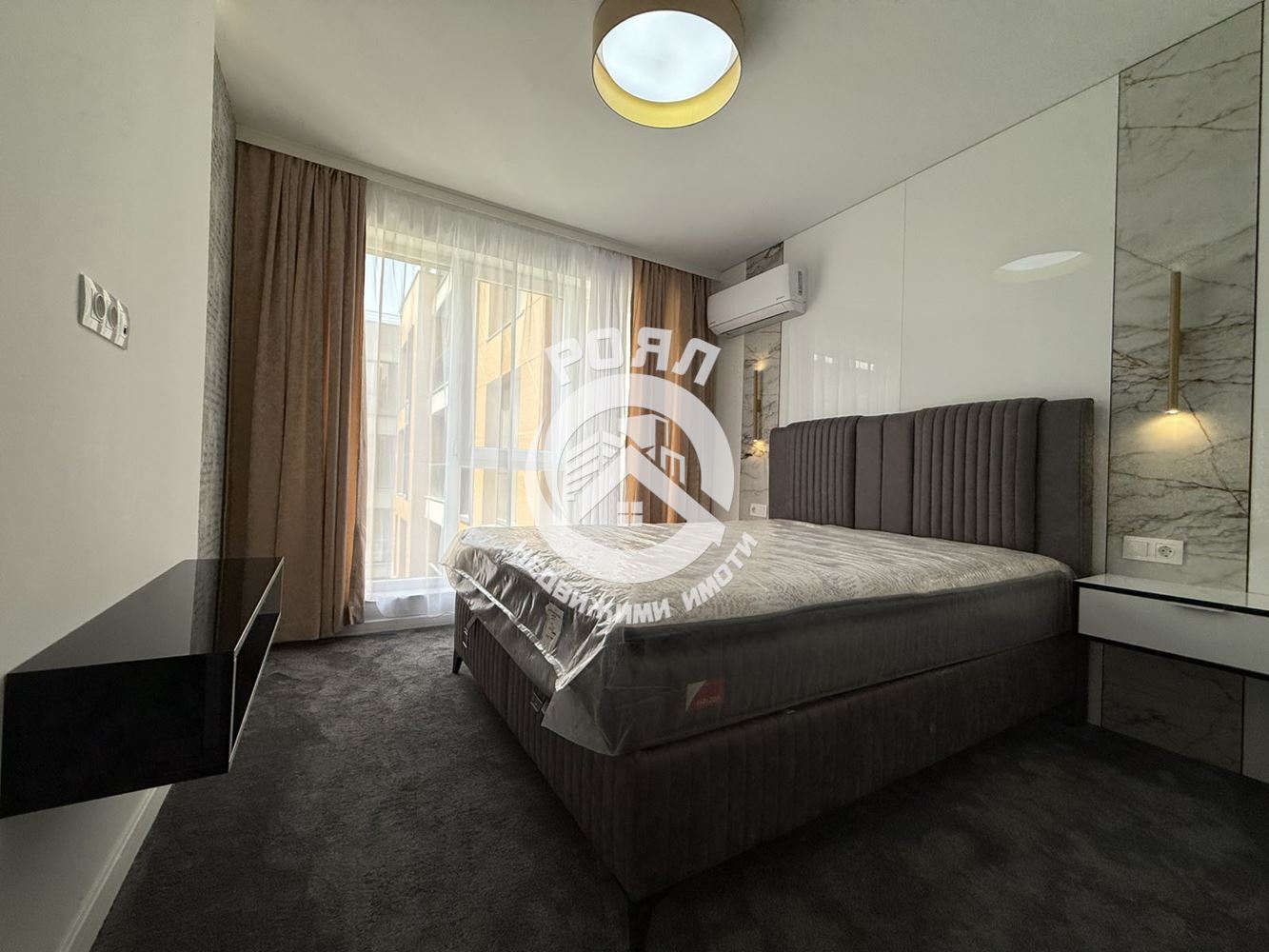 Роял Имоти продава стилен и напълно обзаведен тристаен апартамент в кв. Остромила, Пловдив - 0