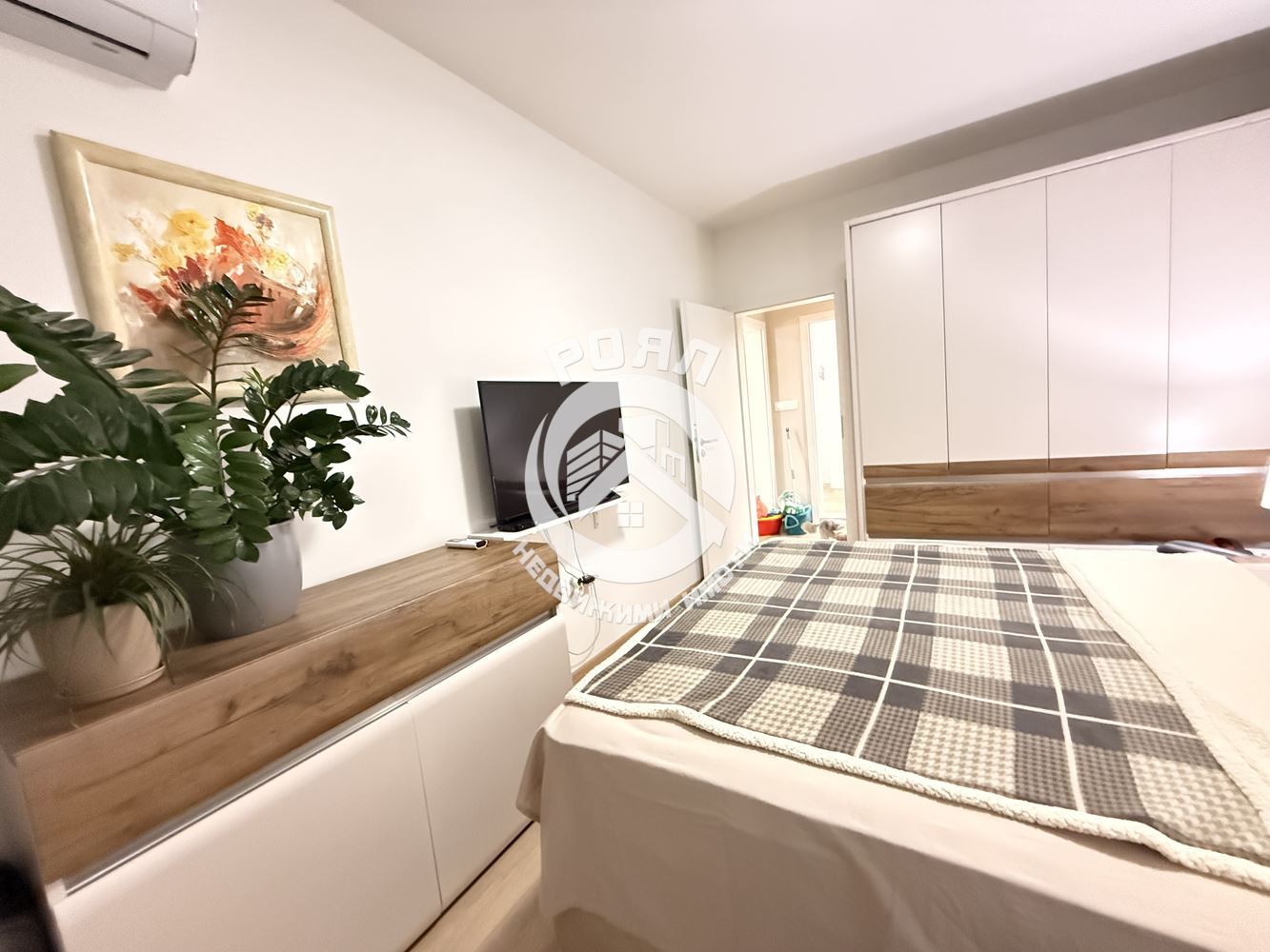 Роял имоти продава напълно обзаведн двустаен апартамент Център,Пловдив - 0