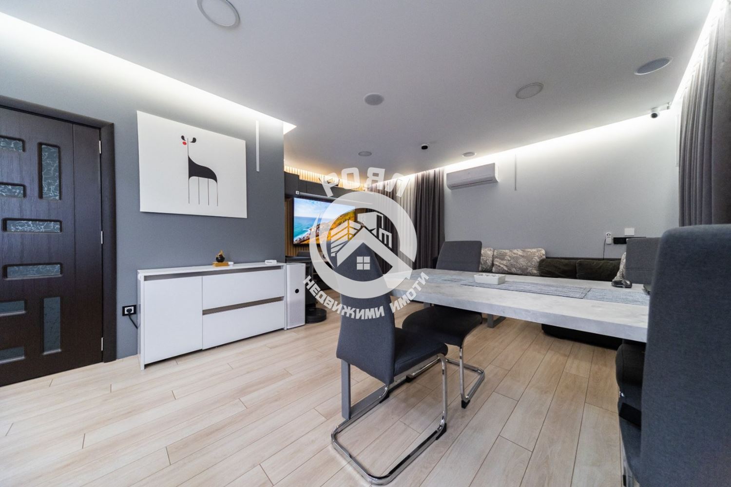 Роял имоти продава тристаен апартамент в центъра на гр. Първомай - 0