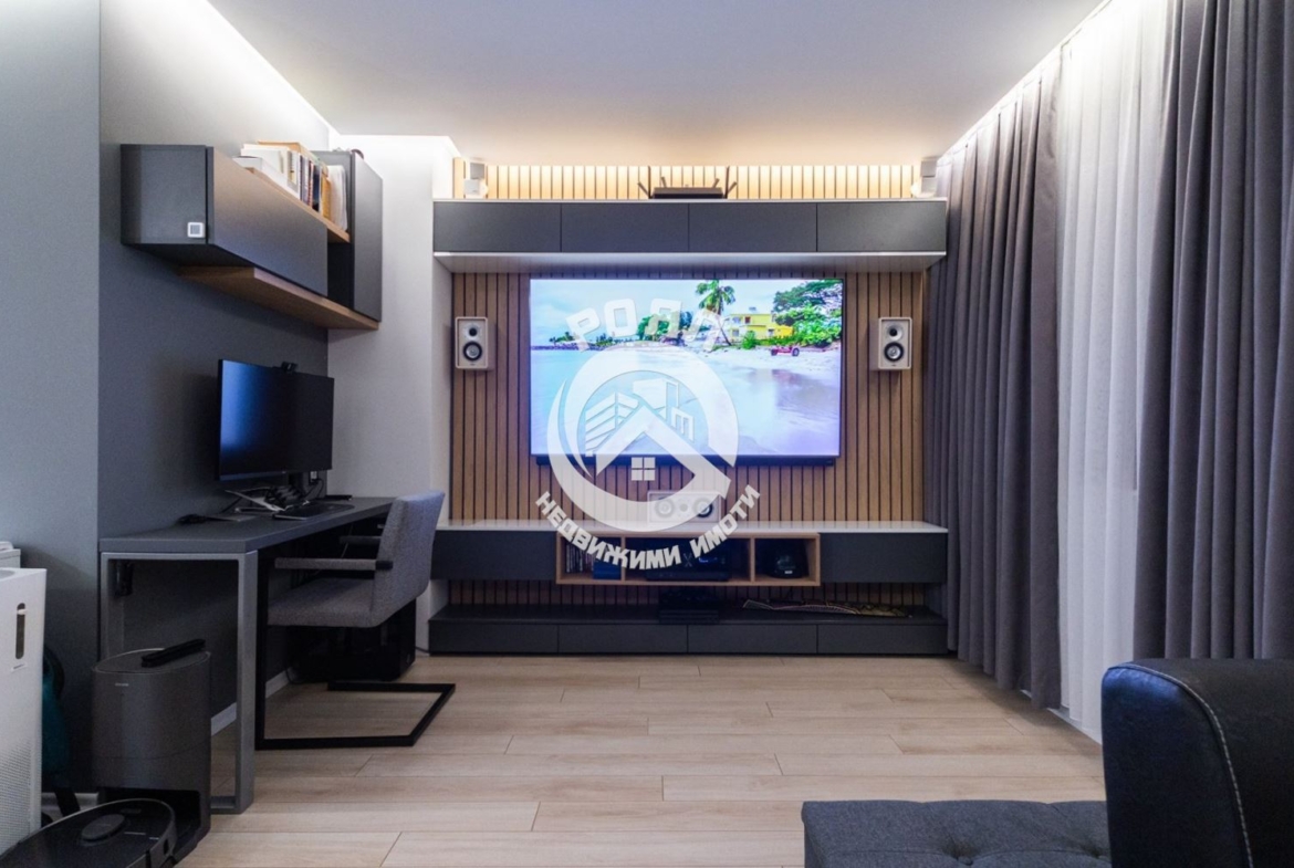 Роял имоти продава тристаен апартамент в центъра на гр. Първомай - 0