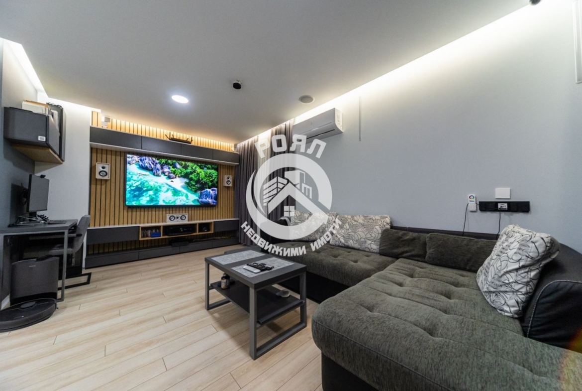 Роял имоти продава тристаен апартамент в центъра на гр. Първомай - 0