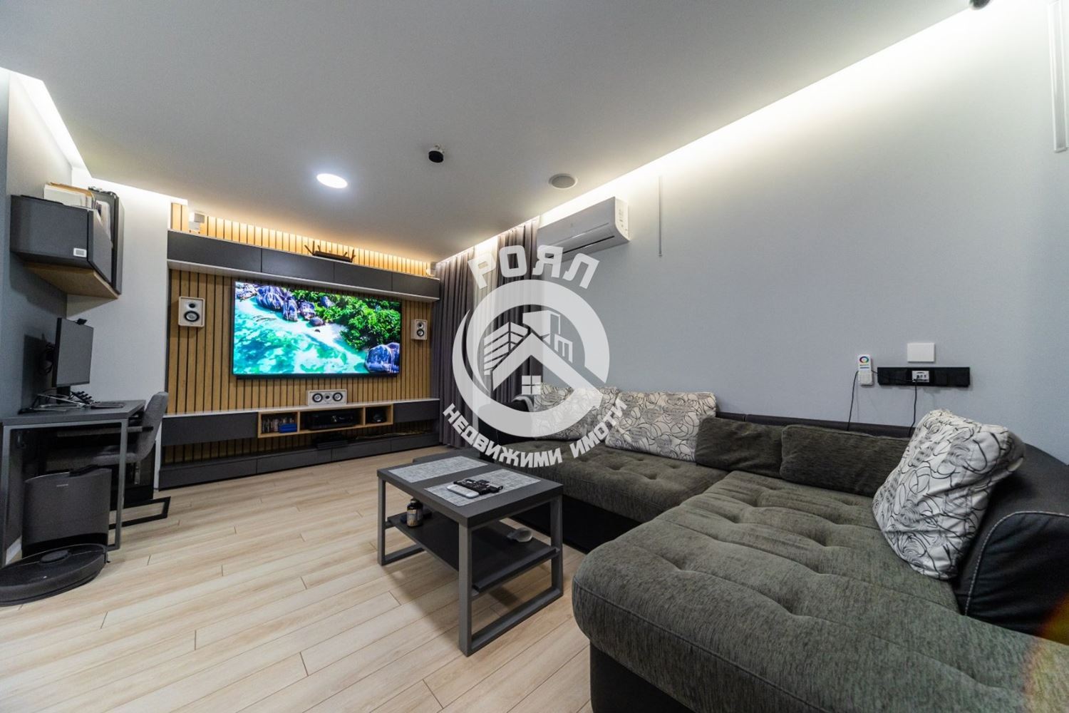 Роял имоти продава тристаен апартамент в центъра на гр. Първомай - 0