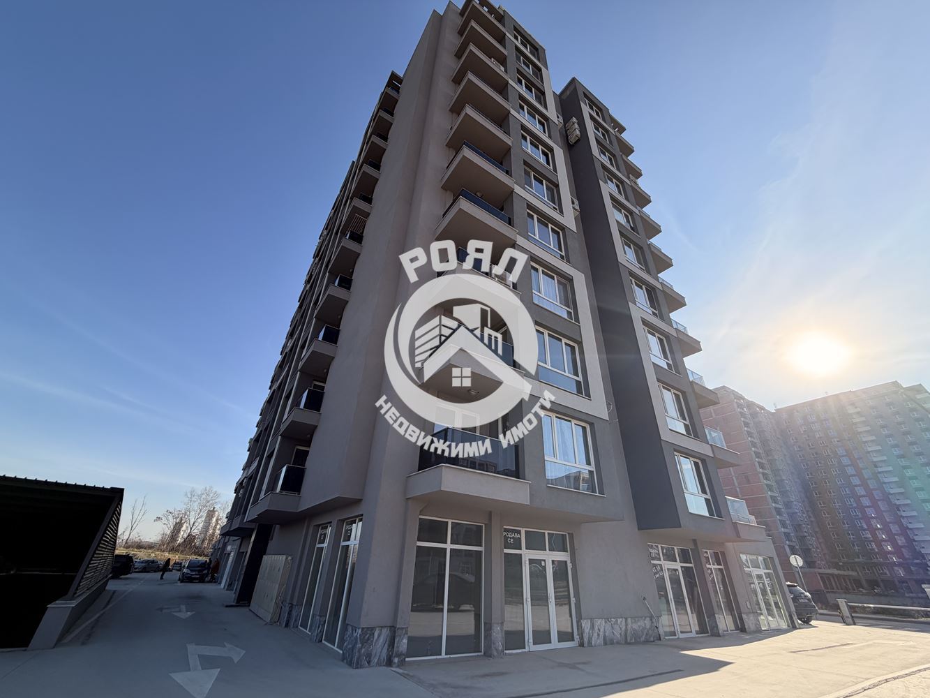 Роял имоти продава Ексклузивно тристаен апартамент, с акт 16, кв.Гагарин, Пловдив - 0