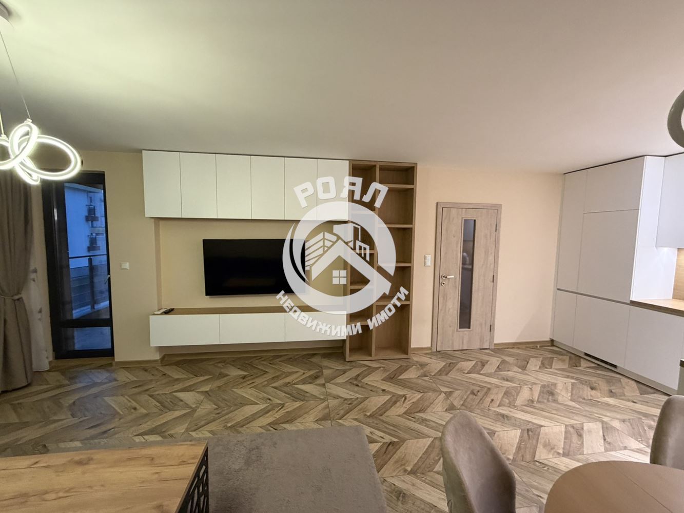 Роял имоти отдава под наем двустаен апартамент с подземно паркомясто, Христо Смирненски, Пловдив - 0