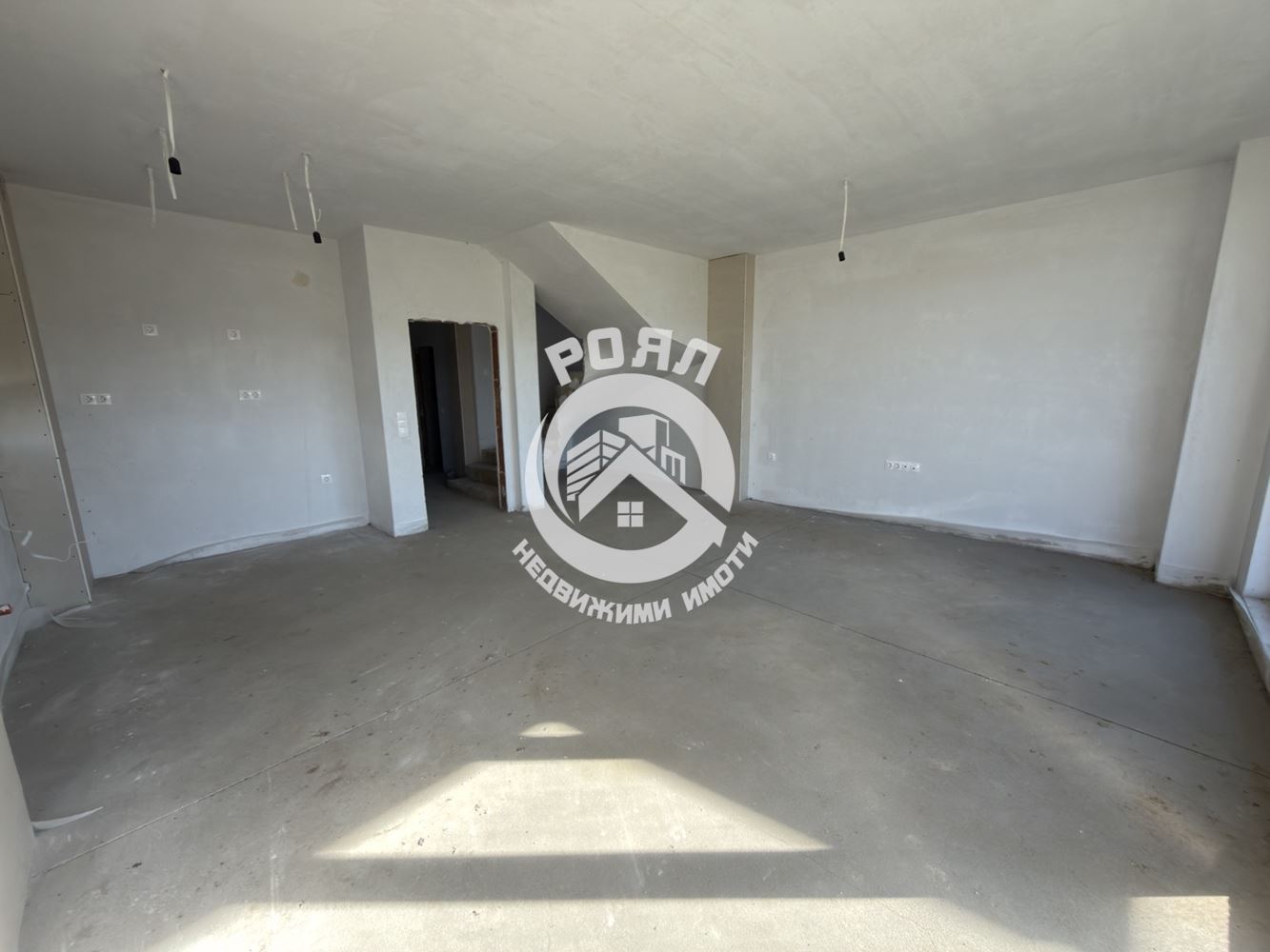 Роял Имоти продава двуетажна къща пред Акт 16 в с. Първенец - 0